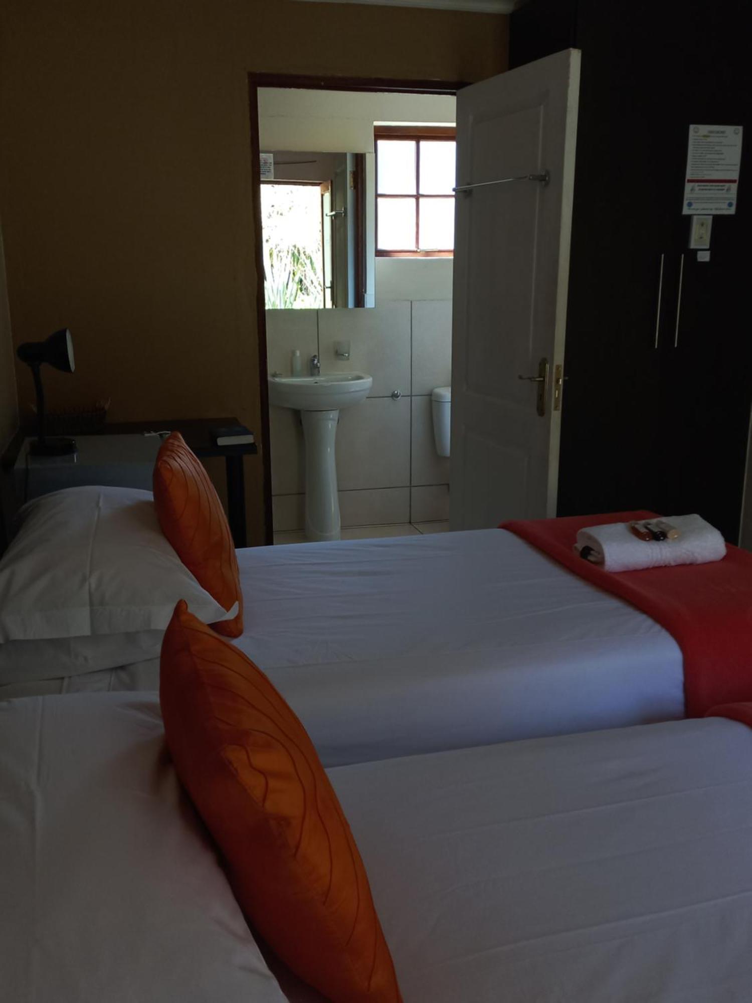 Or Tambo Guest House Kempton Park Eksteriør billede