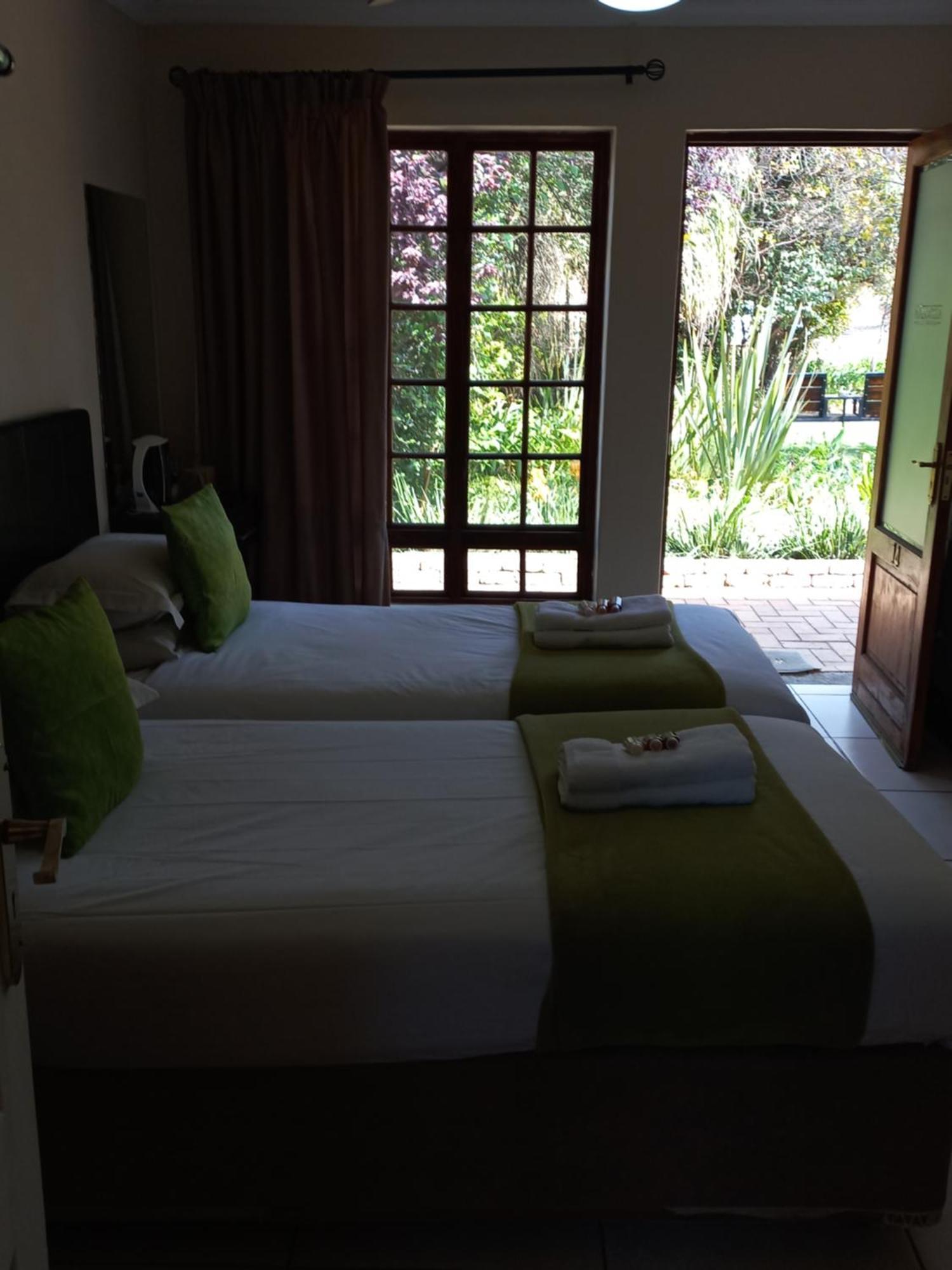 Or Tambo Guest House Kempton Park Eksteriør billede