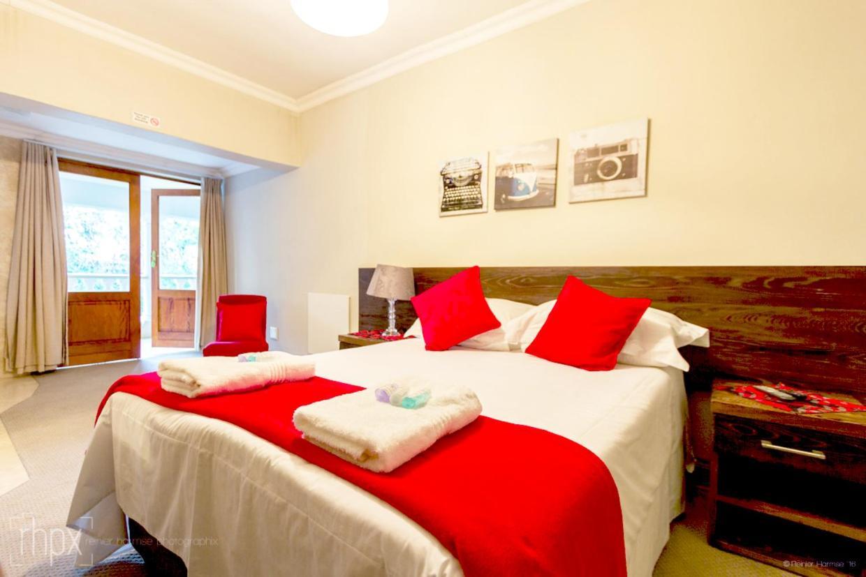 Or Tambo Guest House Kempton Park Eksteriør billede