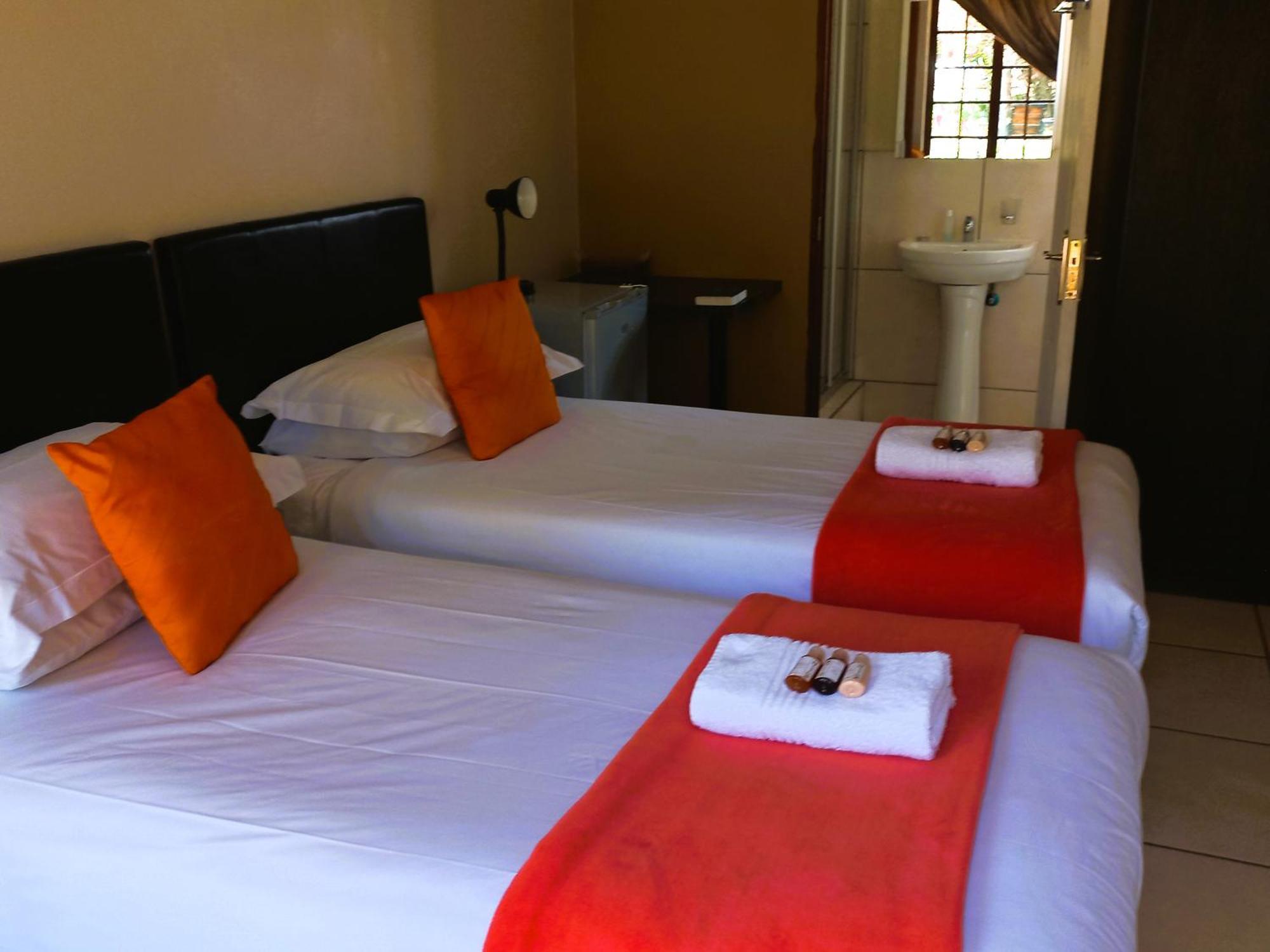 Or Tambo Guest House Kempton Park Eksteriør billede