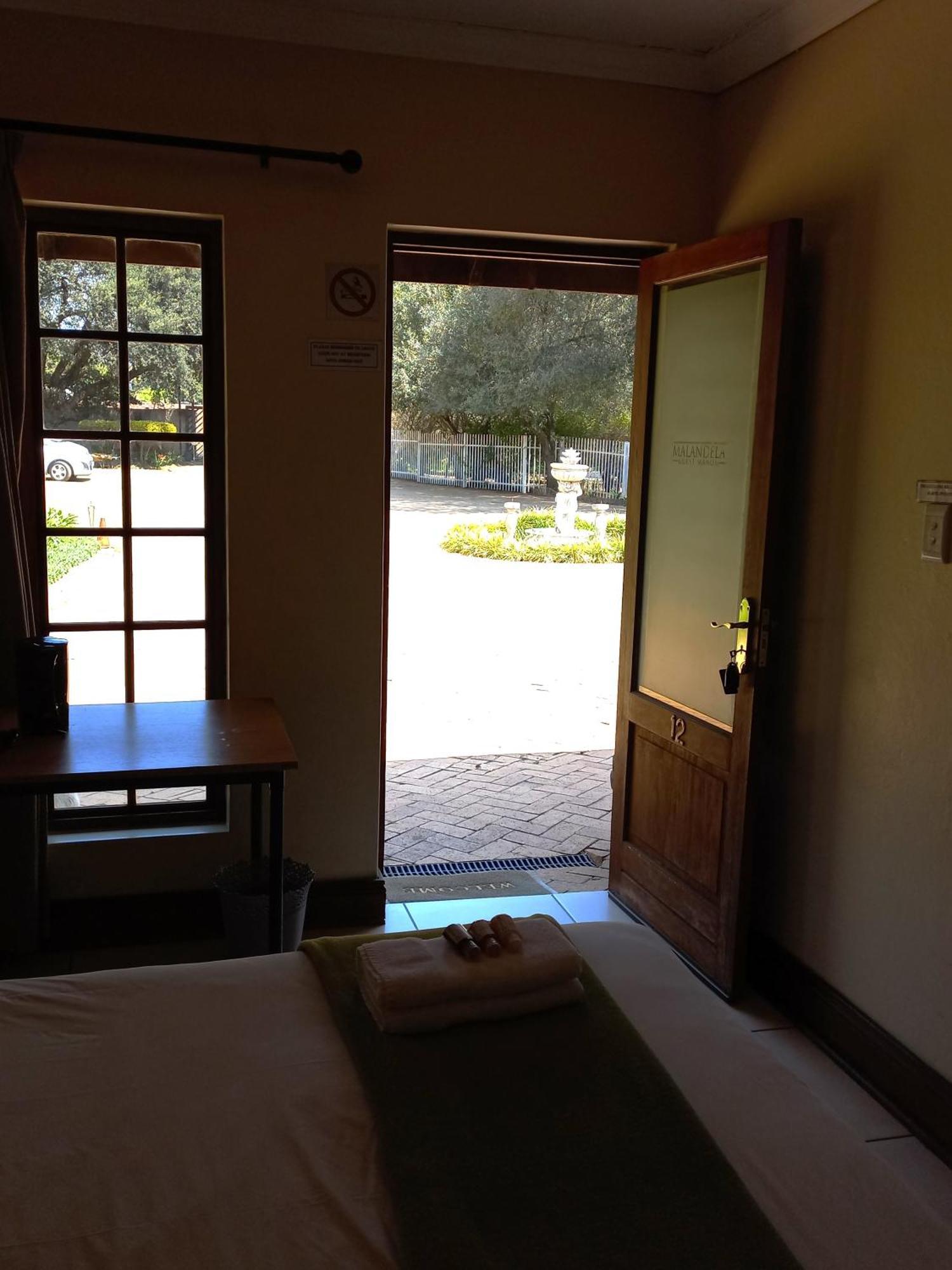 Or Tambo Guest House Kempton Park Eksteriør billede