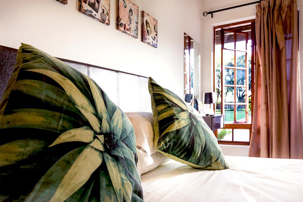 Or Tambo Guest House Kempton Park Eksteriør billede